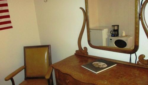 Civil War Room with One King Bed, Handicap tub & Shower