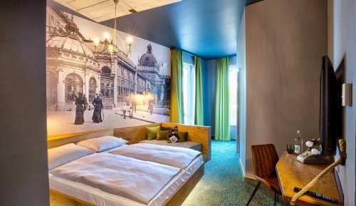 "Comfy" - Large Double Room