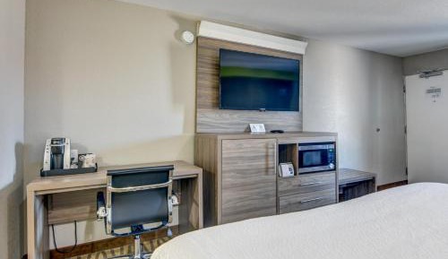 Deluxe King Room - Non-Smoking