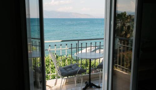 Double or Twin Room with Sea View