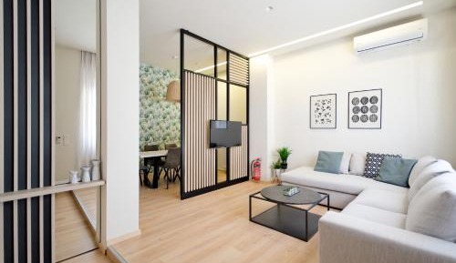  Apartment with Backyard