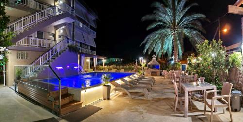 One-Bedroom Apartment with Sea View