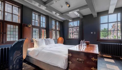 Signature Room with canal view: The Boat Builder