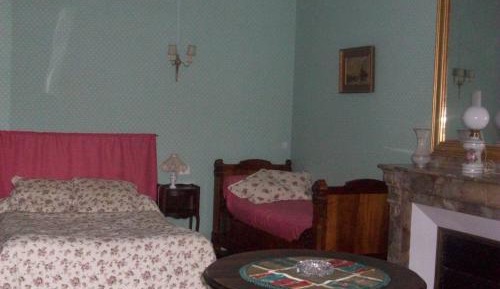 Esclamonde Family Room