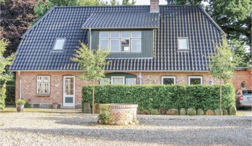 Three-Bedroom Holiday Home 