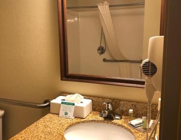 Queen Room - Disability Access