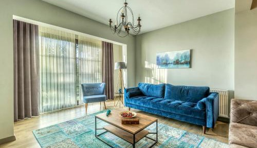 Apartment with Garden View