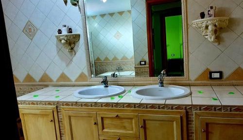 Double Room with shared Spa and Bathroom