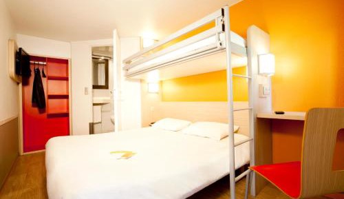 Triple Room (1 Double Bed + 1 Single Bed)