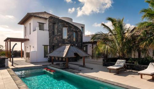 Villa with Garden View