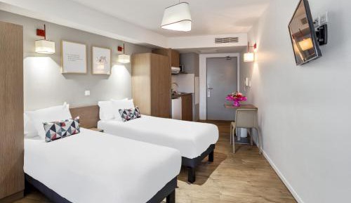 Studio with 2 Single Beds