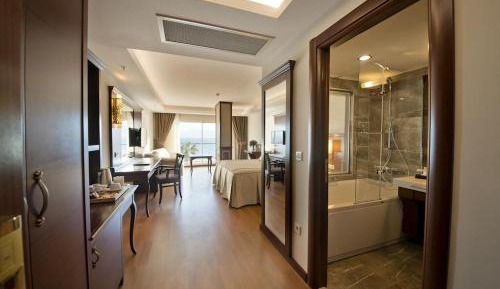 Deluxe Room with Sea View