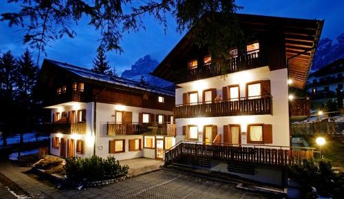 Two-Bedroom Apartment (4 Adults)