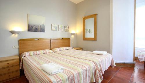 Standard Family Room with Shared Bathroom