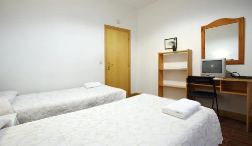 Twin Room with Extra Bed and Shared Bathroom