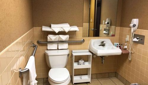 Queen Room - Mobility Access/Non-Smoking