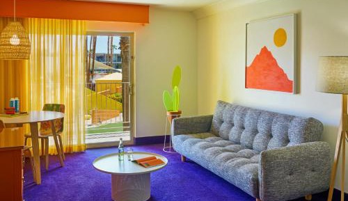 Queen Suite with Pool View