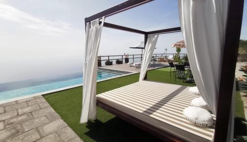 Villa with Garden View