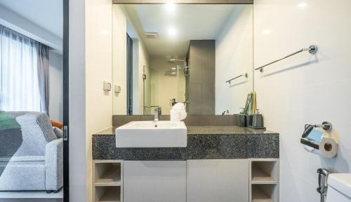 Apartment with Shower