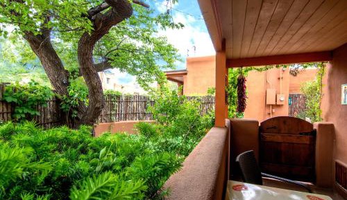 Queen Room with Patio - Pet-Friendly