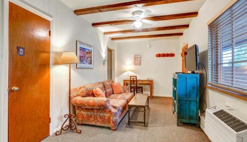 Queen Room with Kitchenette - Not Pet Friendly