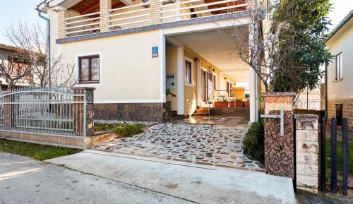 One-Bedroom Holiday Home