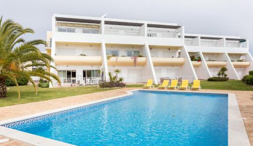 Apartment with Pool View 