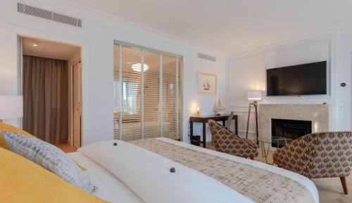 Deluxe Suite with Spa Access 