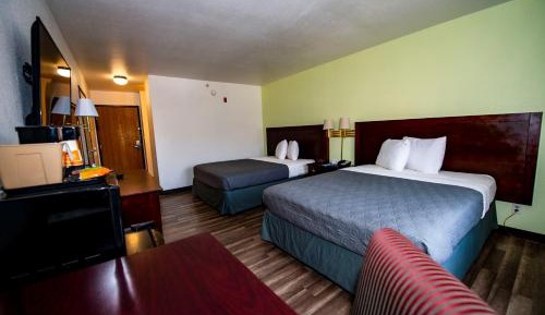 Queen Room with Two Queen Beds - Non-Smoking