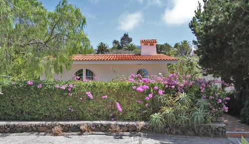 Apartment with Garden View