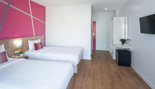Standard Twin Room with City View