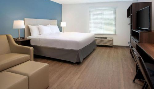 King Room with Tub - Mobility Accessible/Non-Smoking