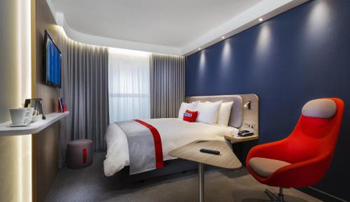 Standard Queen Room with Free Hot Breakfast