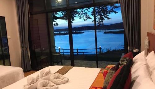 Deluxe Double Room (2 Adults + 1 Child)