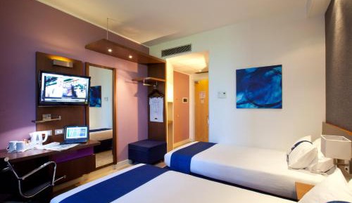 Standard Twin Room - Free Breakfast