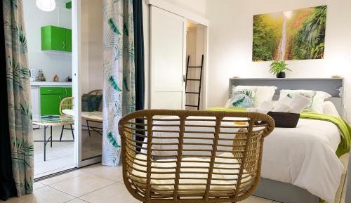 Apartment with Mountain View