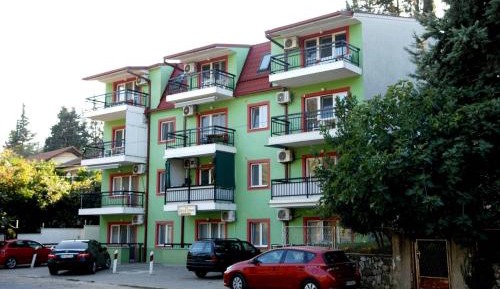 Apartment with Lake View