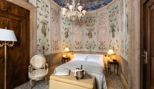 Junior Suite with Canal View