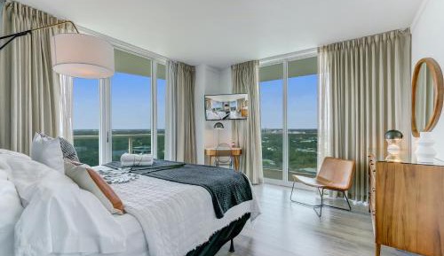 Beautiful Ocean & City View 1 bedrm Suite in the Grove