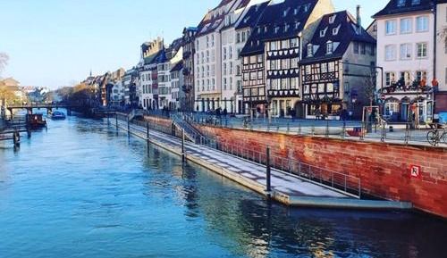 Apartment with Cathedral and River View