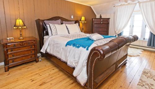 Deluxe Queen Room with Fireplace - River view