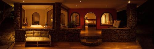 Deluxe Suite with Spa Bath