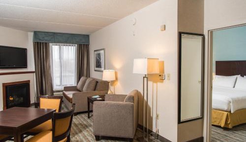 Executive Queen Suite - Non-Smoking