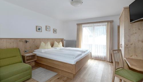 One-Bedroom Apartment with Balcony