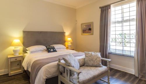 One-Bedroom Apartment with Sea View and Balcony