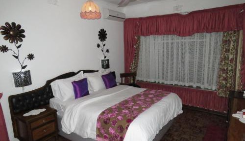 Deluxe Queen Suite