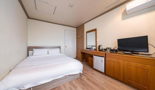 10PY Hotel - Standard Double Room 