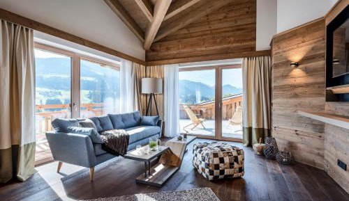 Penthouse Apartment with Mountain View