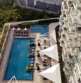 Apartment with Pool View 