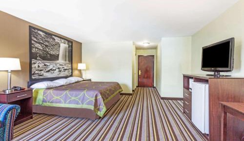 Deluxe King Room - Non-Smoking